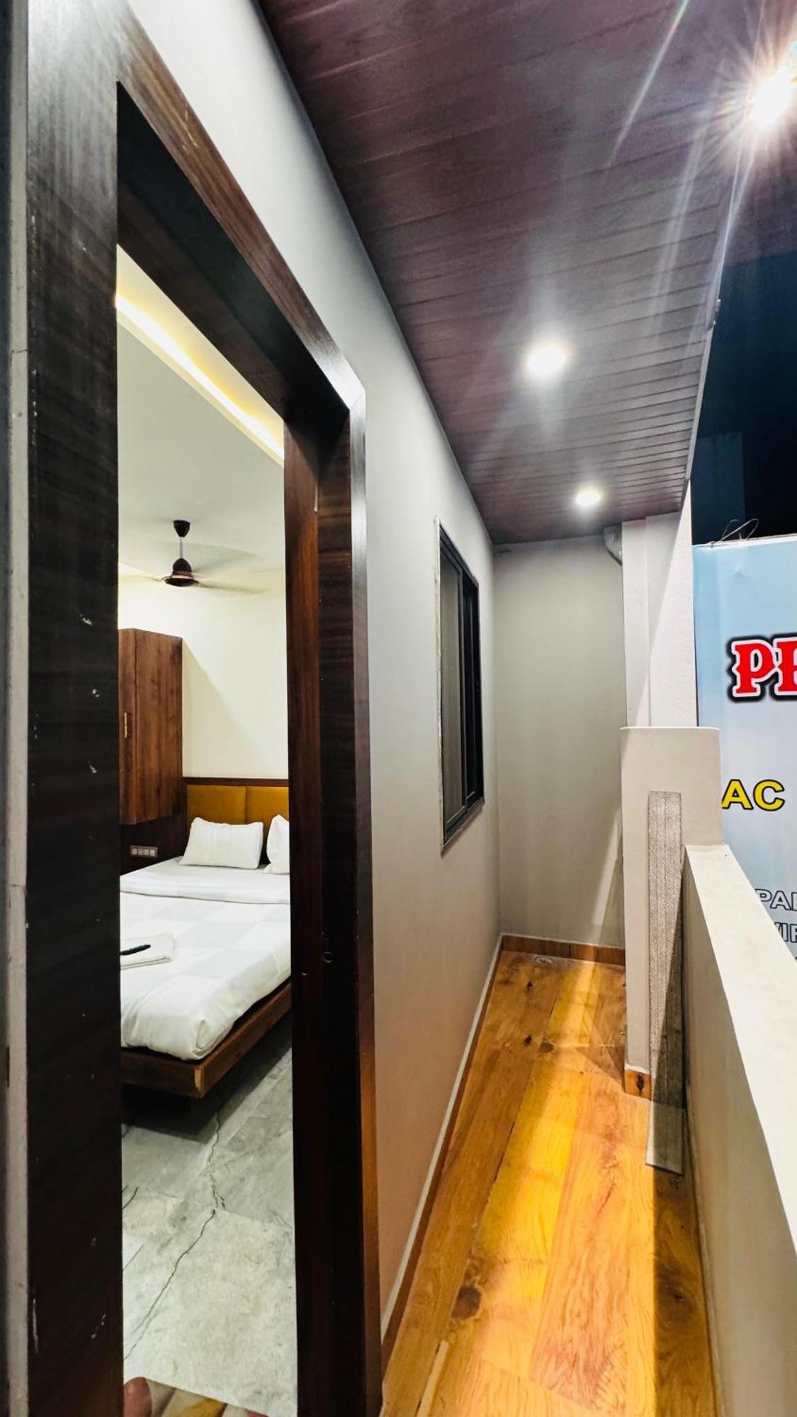Hotel Prakasham Ujjain Luaran gambar