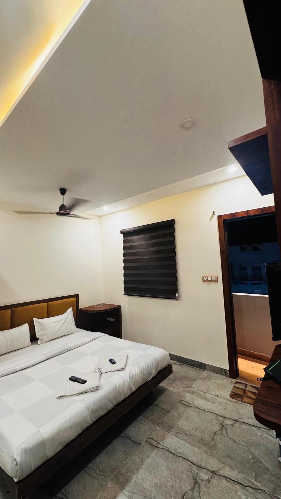 Hotel Prakasham Ujjain Luaran gambar