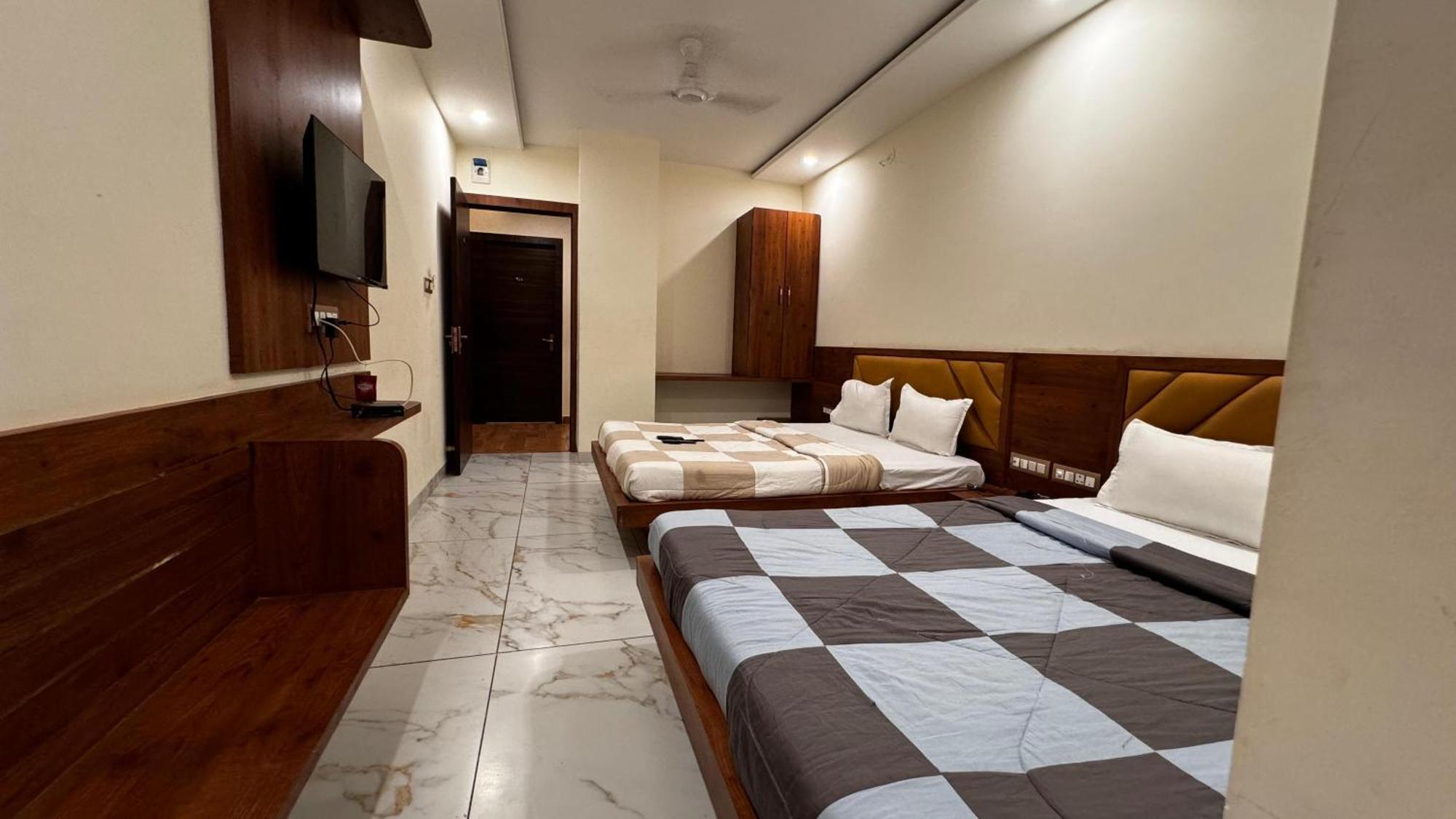 Hotel Prakasham Ujjain Luaran gambar