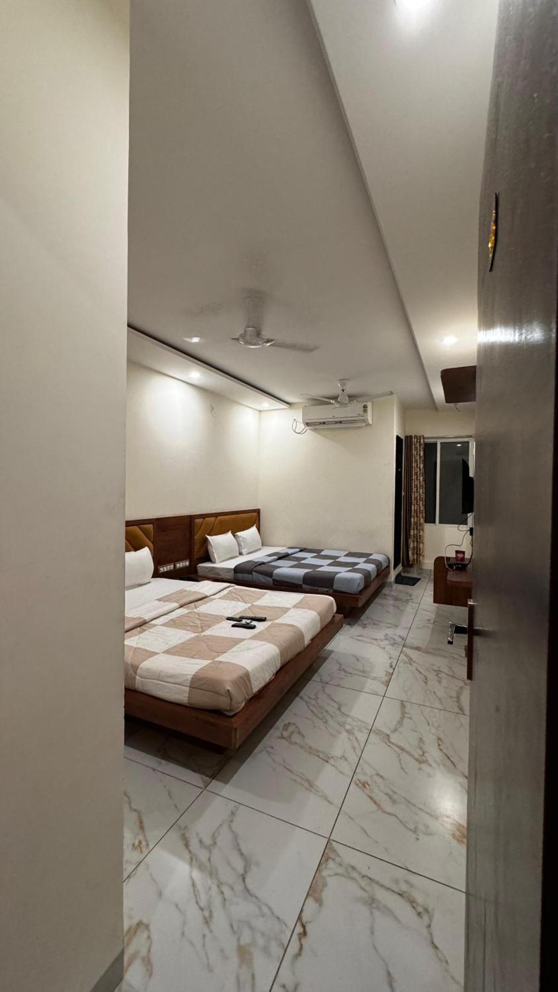 Hotel Prakasham Ujjain Luaran gambar