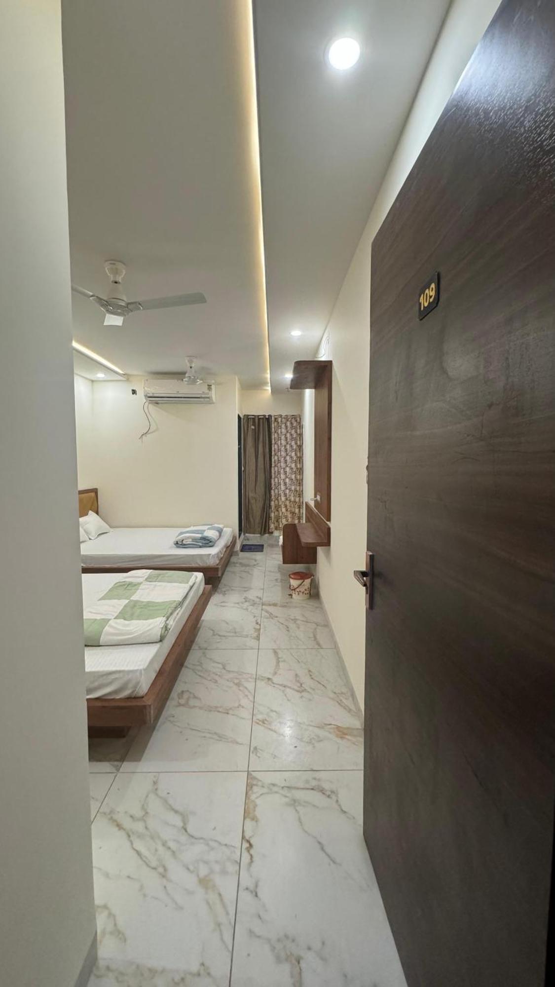 Hotel Prakasham Ujjain Luaran gambar
