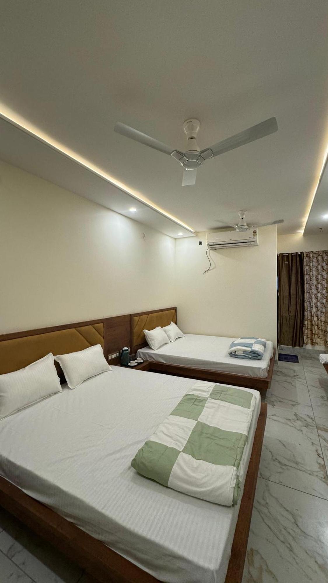 Hotel Prakasham Ujjain Luaran gambar